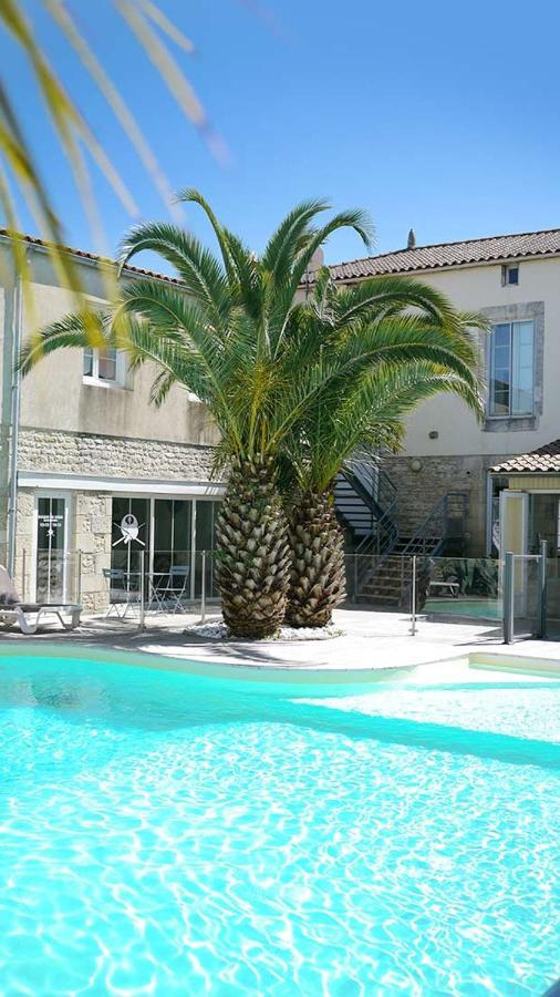 Hotel Le Square Saint-Pierre-d'Oleron Bagian luar foto