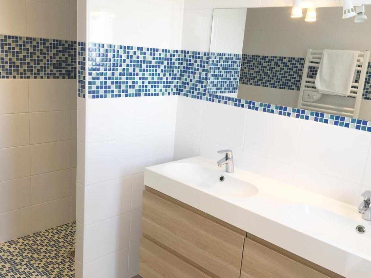 Hotel Le Square Saint-Pierre-d'Oleron Bagian luar foto