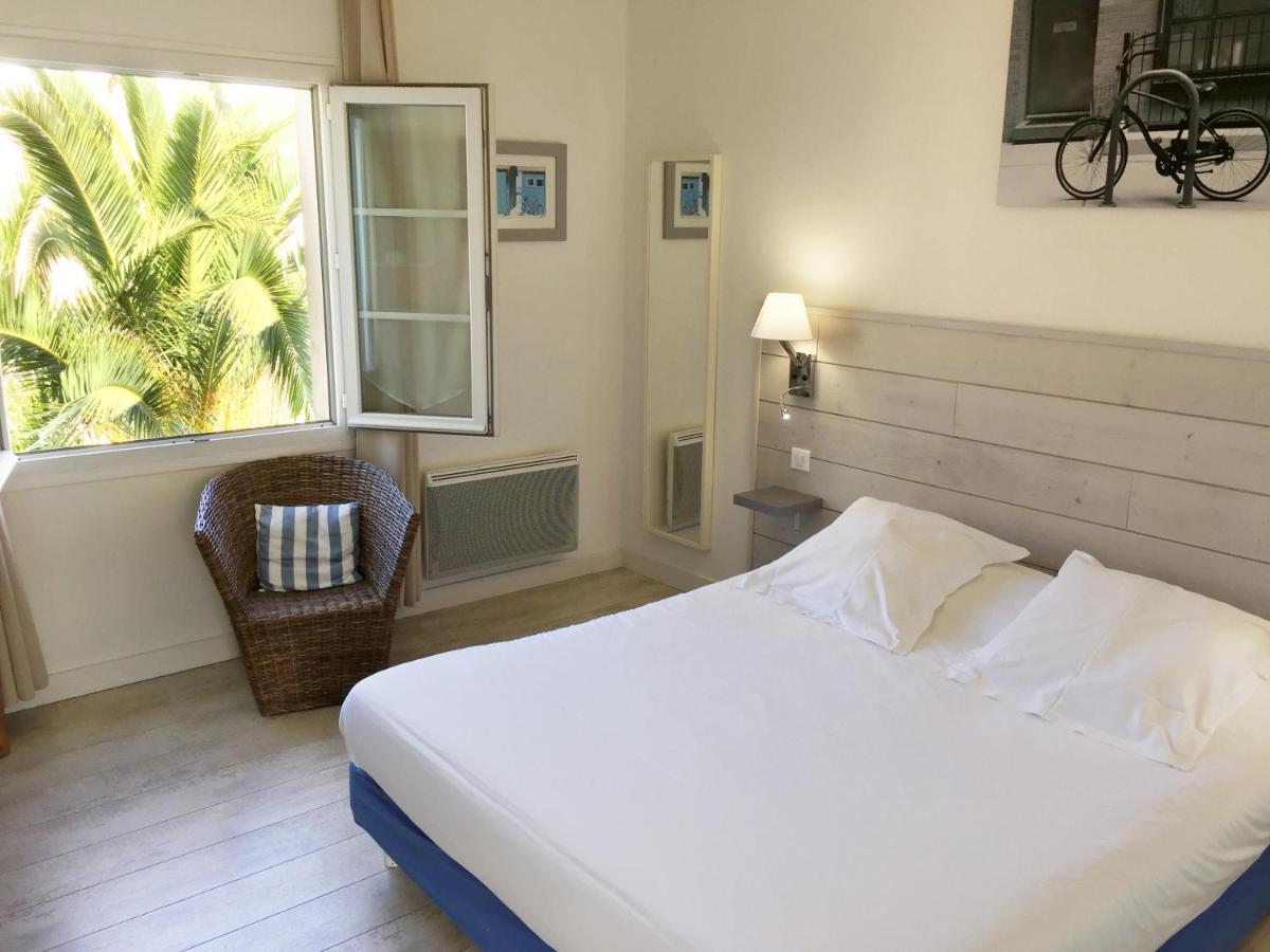 Hotel Le Square Saint-Pierre-d'Oleron Bagian luar foto