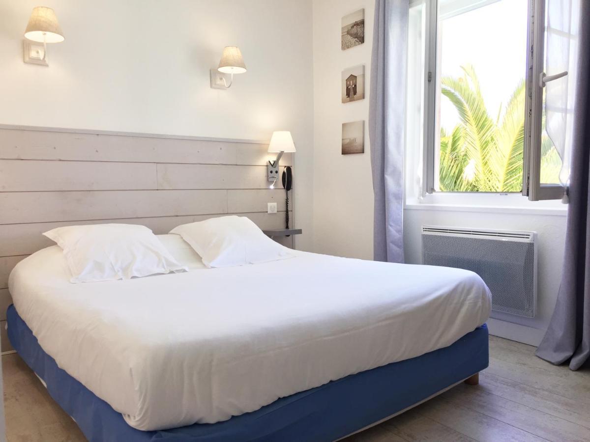 Hotel Le Square Saint-Pierre-d'Oleron Bagian luar foto