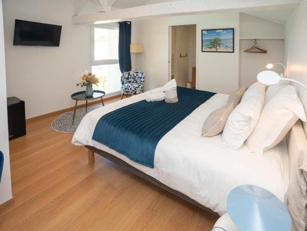 Hotel Le Square Saint-Pierre-d'Oleron Bagian luar foto