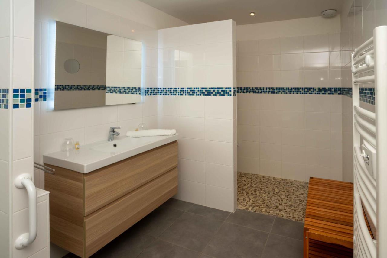 Hotel Le Square Saint-Pierre-d'Oleron Bagian luar foto