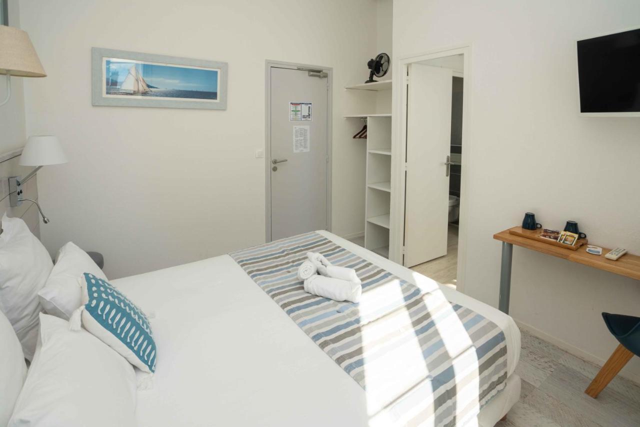 Hotel Le Square Saint-Pierre-d'Oleron Bagian luar foto