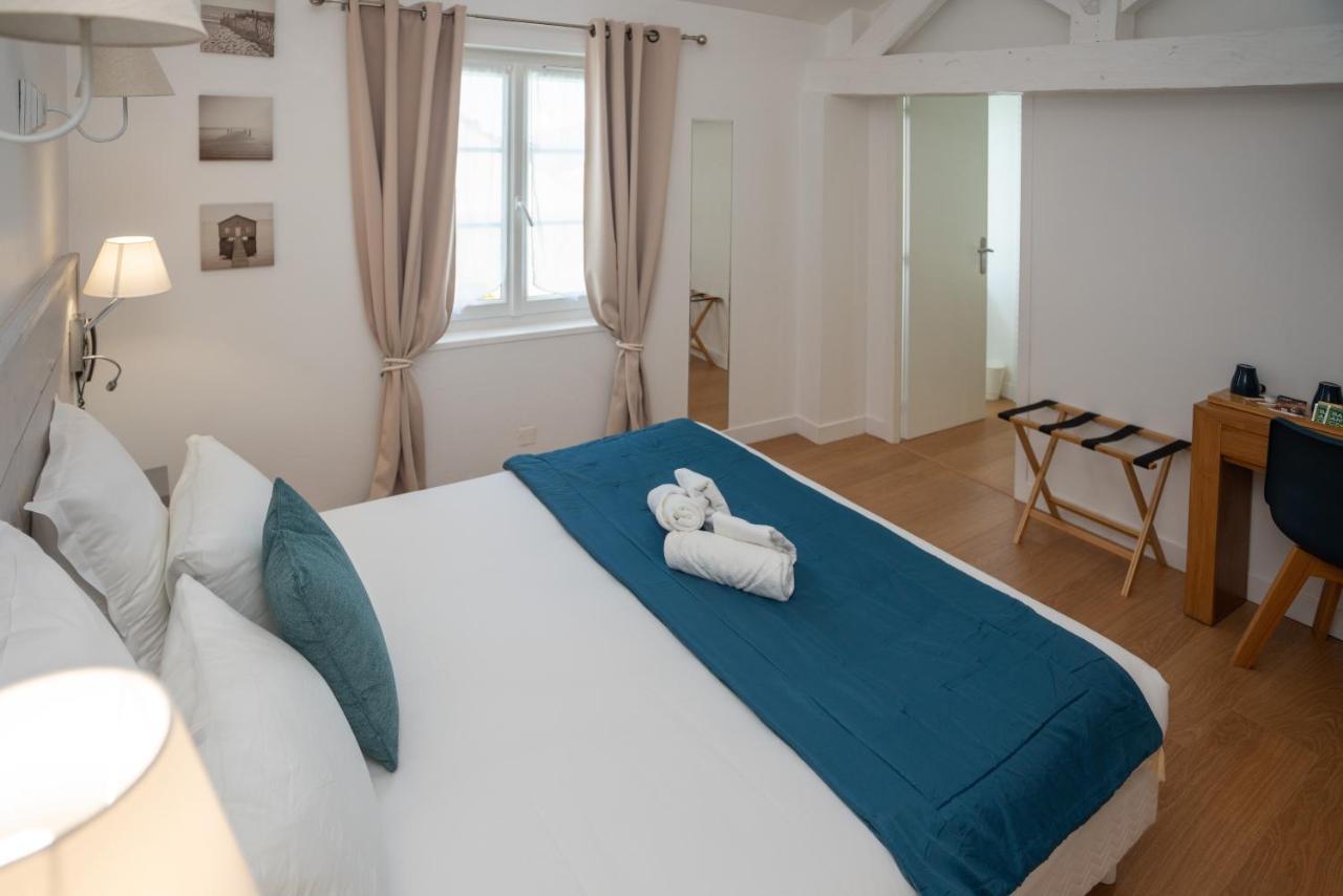 Hotel Le Square Saint-Pierre-d'Oleron Bagian luar foto