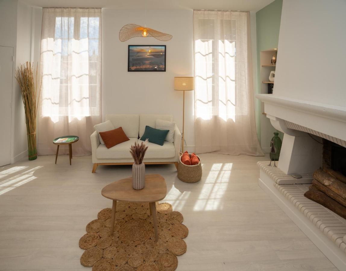 Hotel Le Square Saint-Pierre-d'Oleron Bagian luar foto