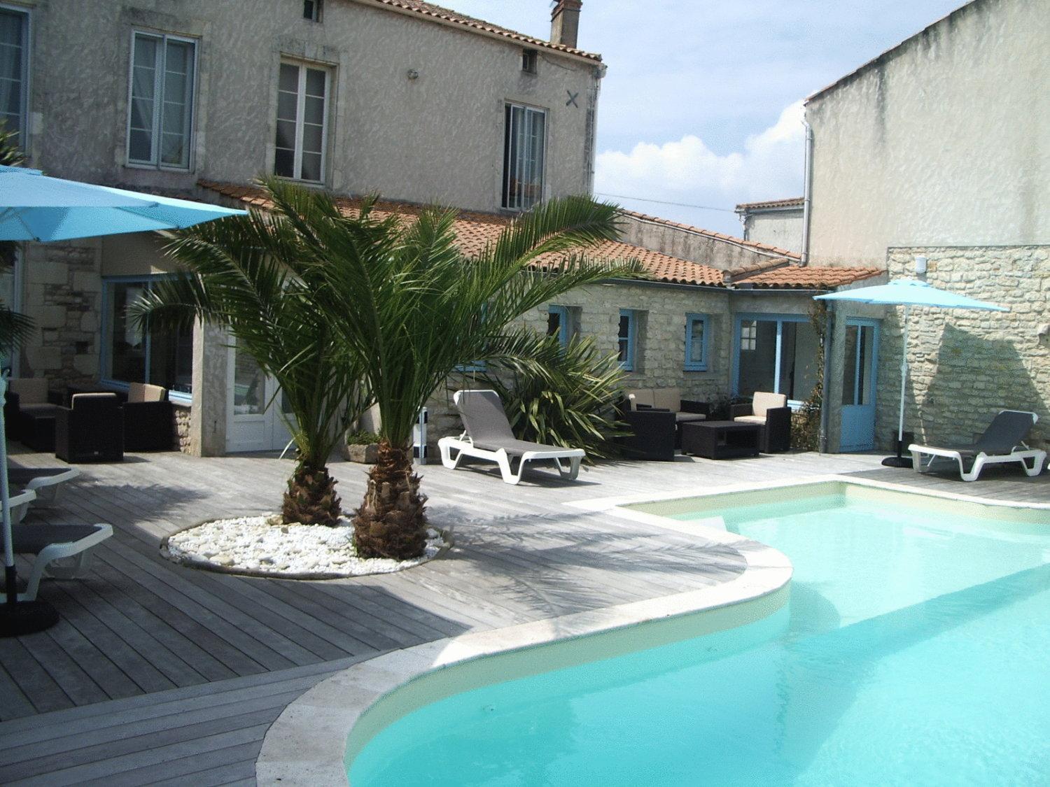 Hotel Le Square Saint-Pierre-d'Oleron Bagian luar foto