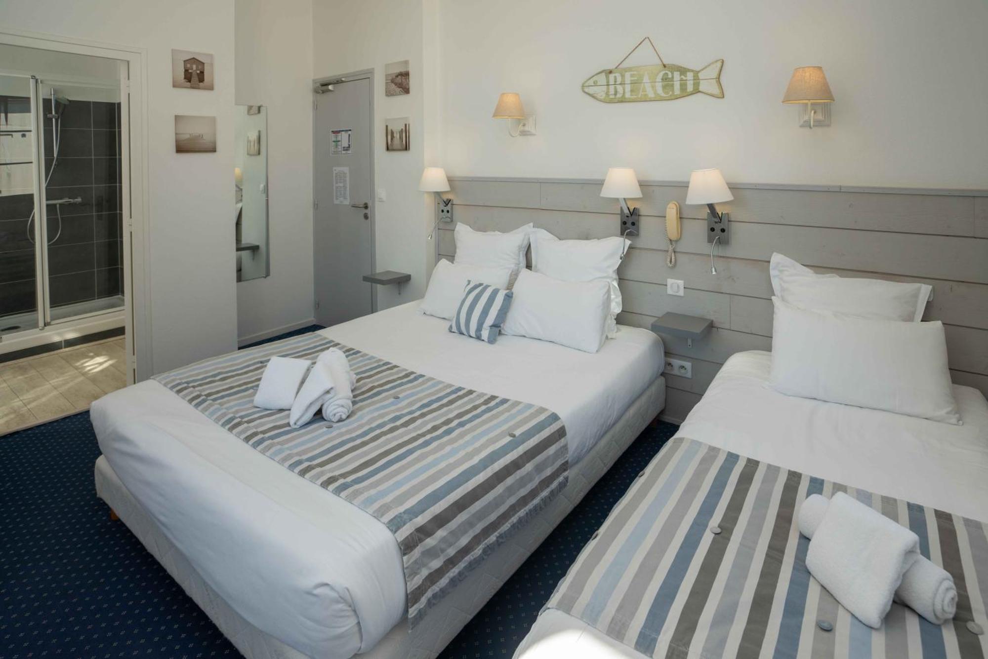 Hotel Le Square Saint-Pierre-d'Oleron Bagian luar foto